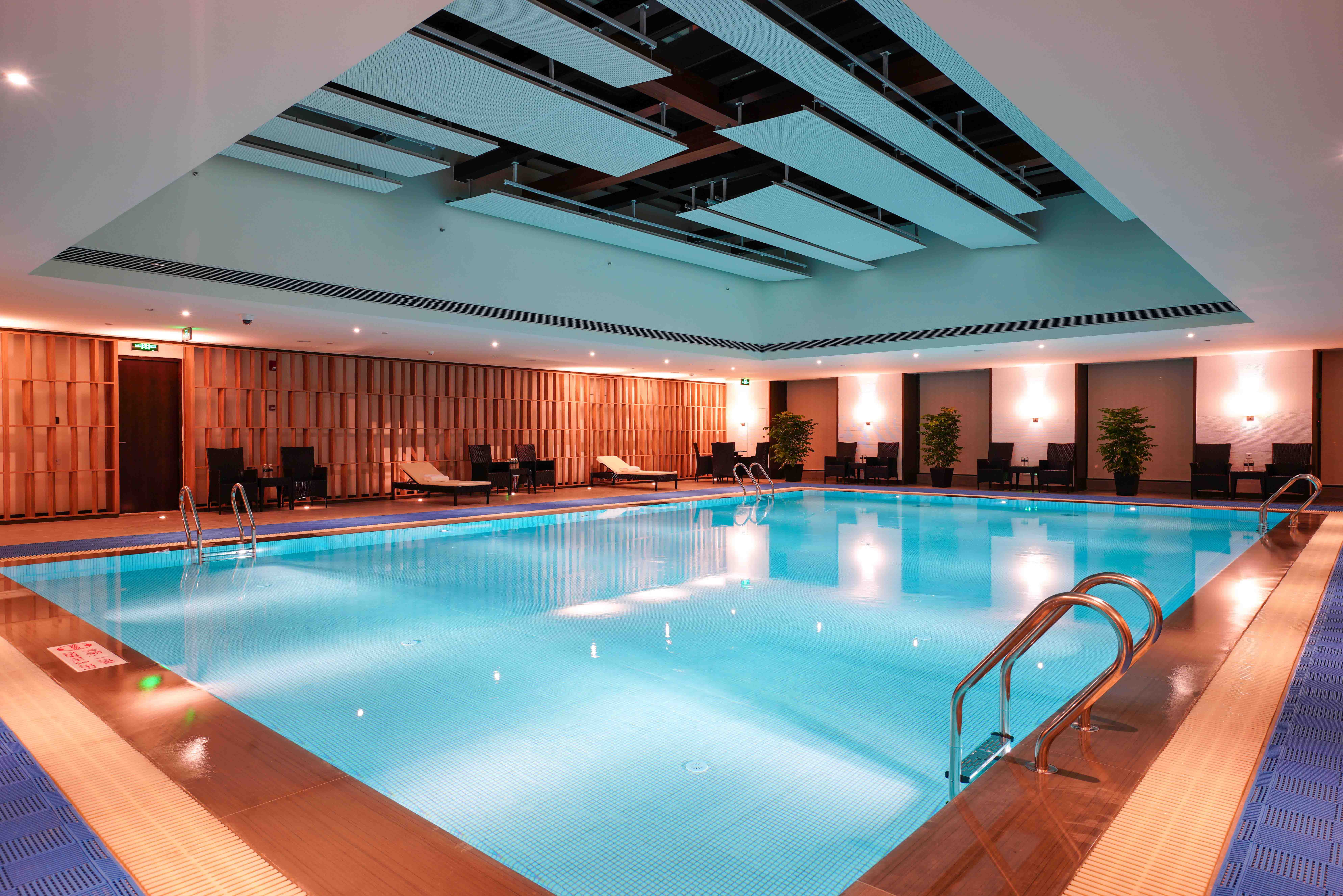 1714438142290176.jpg indoor swimming pool lighting